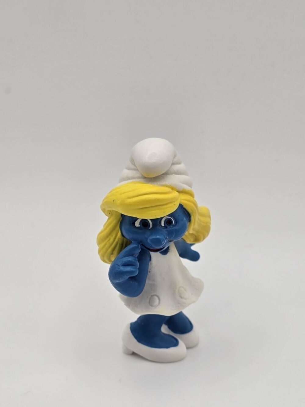 Smurf PVC Figure Dreamy Smurfette ~ Schleich Peyo Collectible